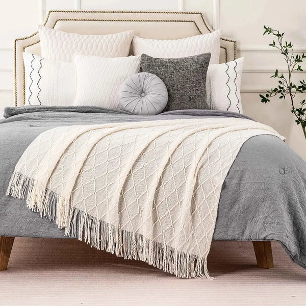 Manta Bordada com Tiras